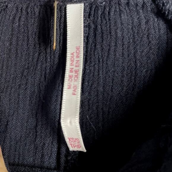 Free People, Sz XS/S, Black Gauze Oversized Blouse, Relaxed, Flowy, Lightweight - Picture 3 of 6